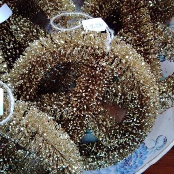 12 gold bottle brush sisal Peace Sign ornaments - Picture 3 of 12